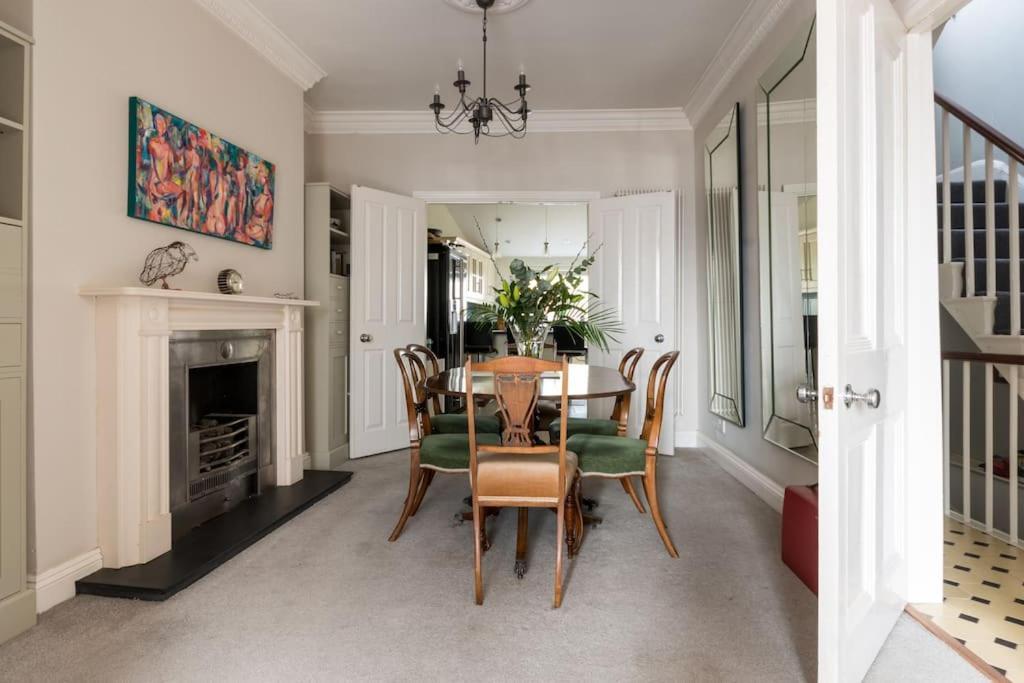 Four Bedroom Townhouse In Famous Suffolks Area Cheltenham Exterior foto