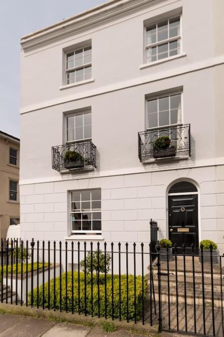 Four Bedroom Townhouse In Famous Suffolks Area Cheltenham Exterior foto